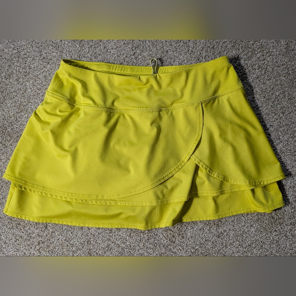 Athleta Fly By Vibrant Yellow Skorts